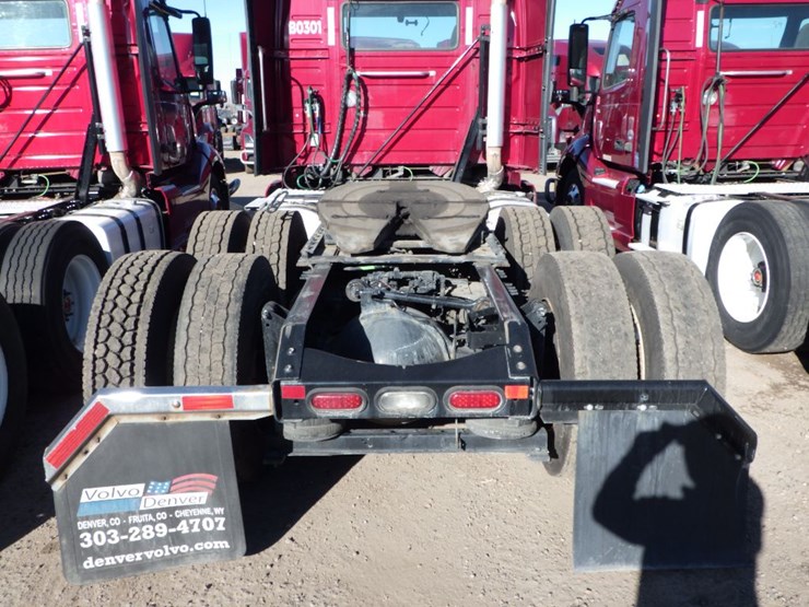 2021-volvo-vnl-300-image-13