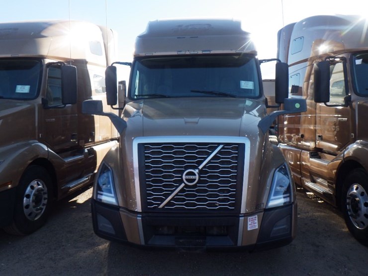 2022-volvo-vnl-760-image-2