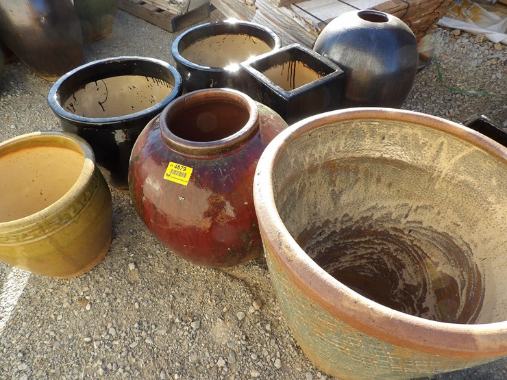 #4879-•-**lot-of-(8)-landscaping-pots-image-1