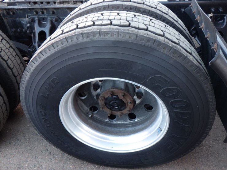 2022-kenworth-t680-image-10