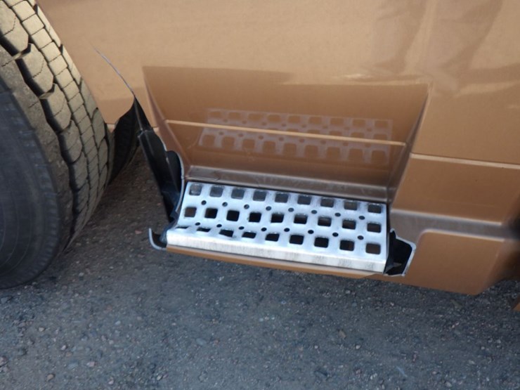 2022-volvo-vnl-760-image-5