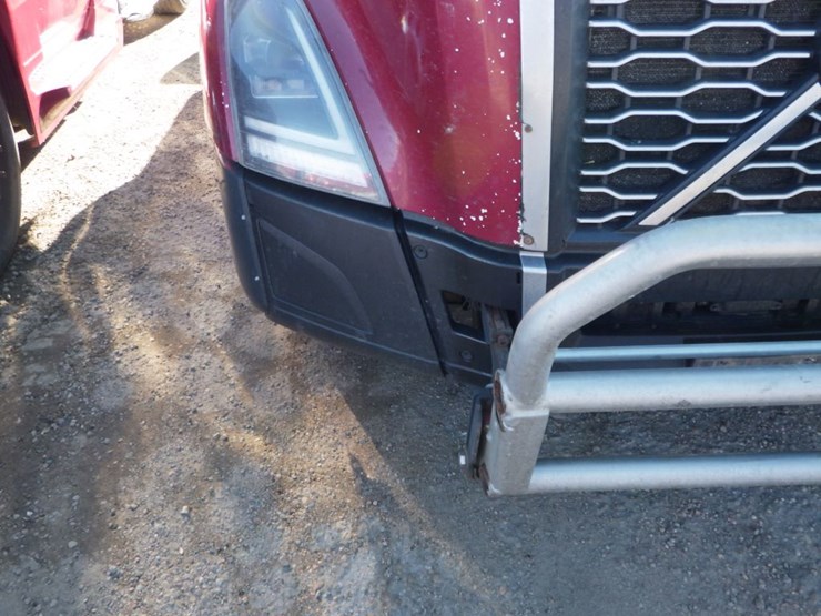 2021-volvo-vnl-300-image-5