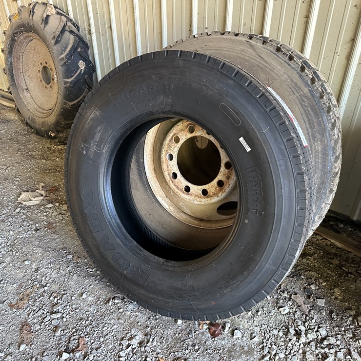 #35095 • Unused Lot of (3) Tires