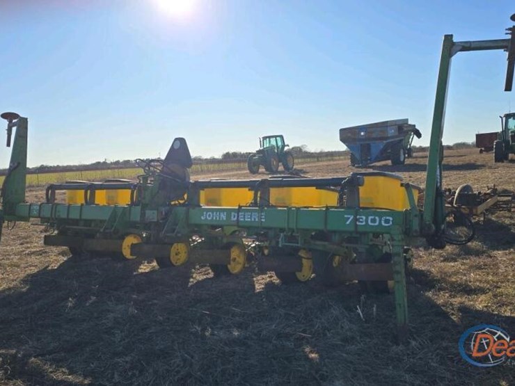 john-deere-7300-image-13
