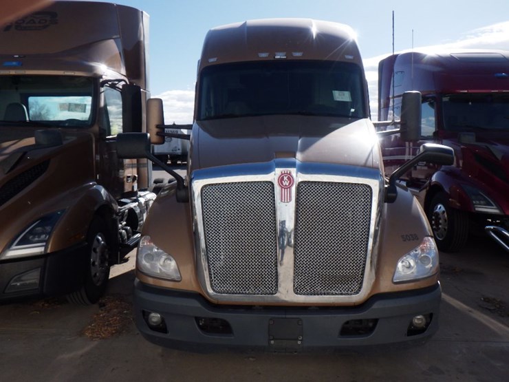 2022-kenworth-t680-image-2