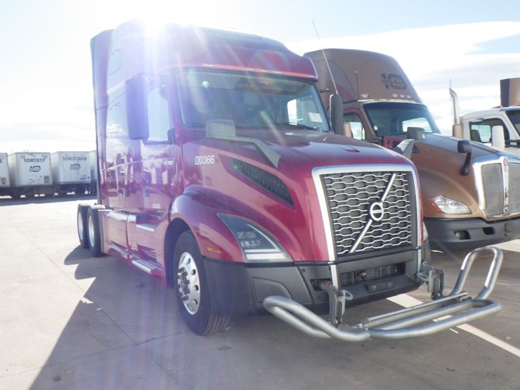 2020-volvo-vnl-760-image-4