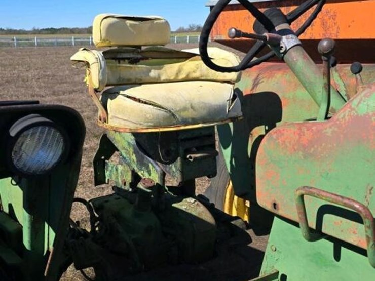john-deere-3010-image-13