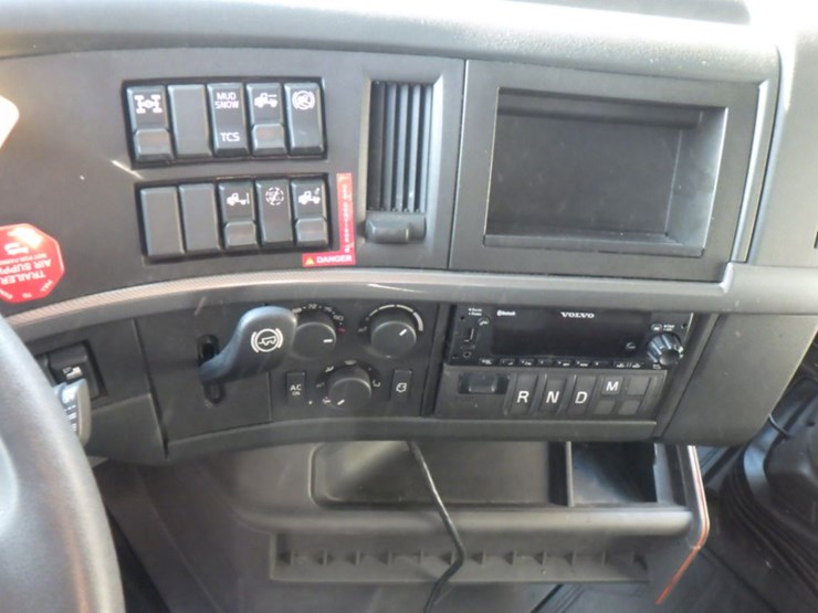 2023-volvo-vnl-760-image-19