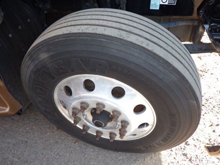 2022-kenworth-t680-image-33