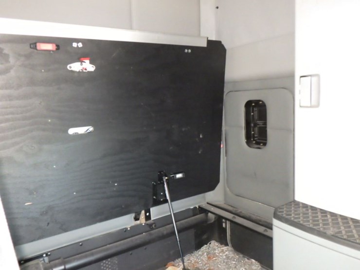 2022-kenworth-t680-image-8