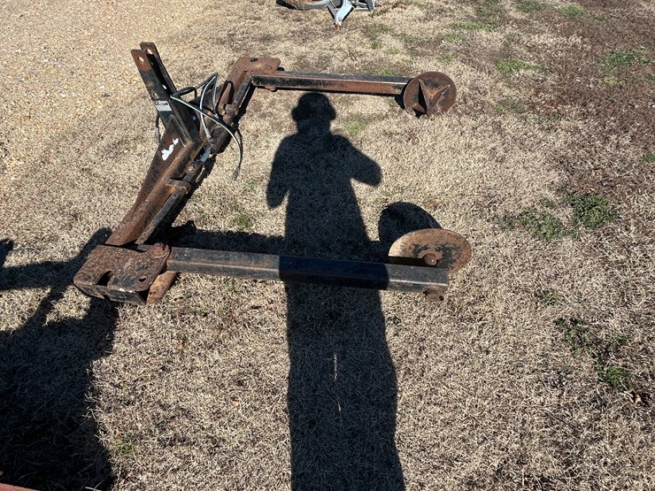 #37861-•-master-craft-hay-bale-unroller-image-1