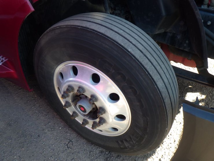 2020-volvo-vnl-760-image-27