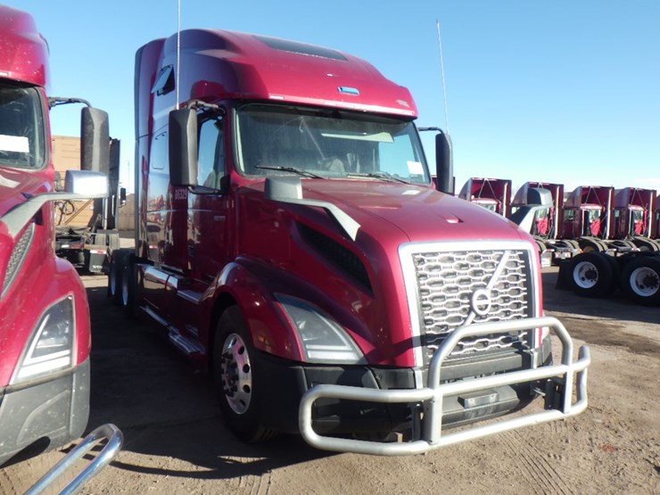 2020-volvo-vnl-760-image-3