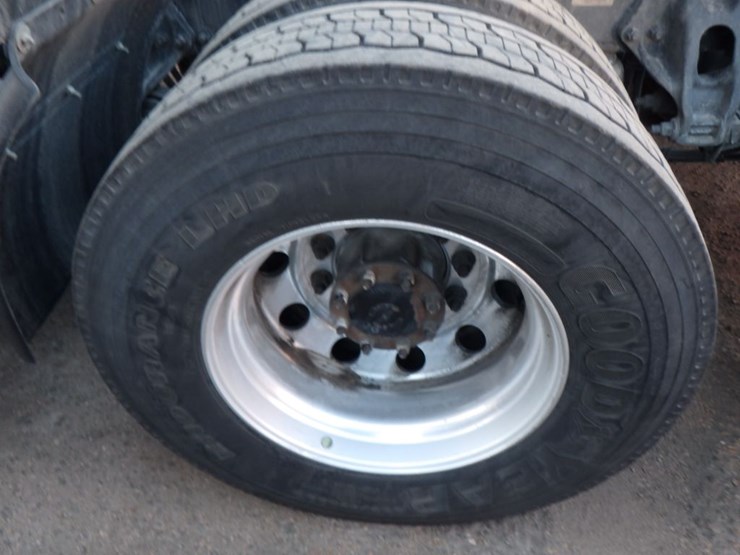 2022-kenworth-t680-image-15