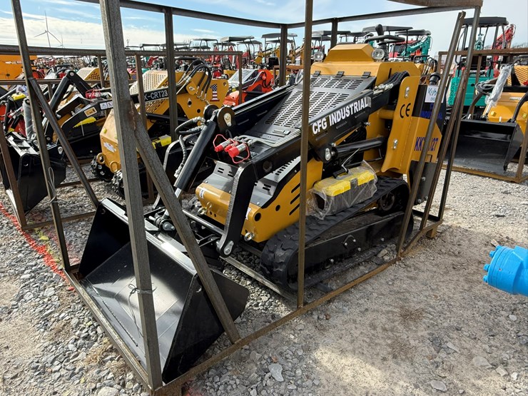 #77-•-unused-cfg-kkta27-stand-on-tracked-loader-kkta272025l110878-inv#-35713-image-1