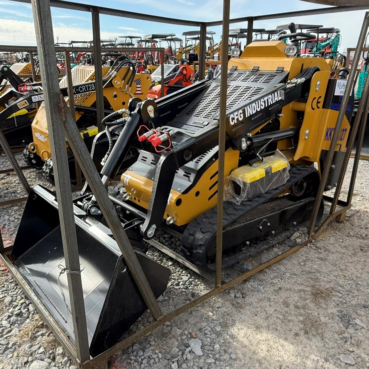 #77 • Unused CFG KKTA27 Stand-On Tracked Loader KKTA272025L110878 Inv# 35713