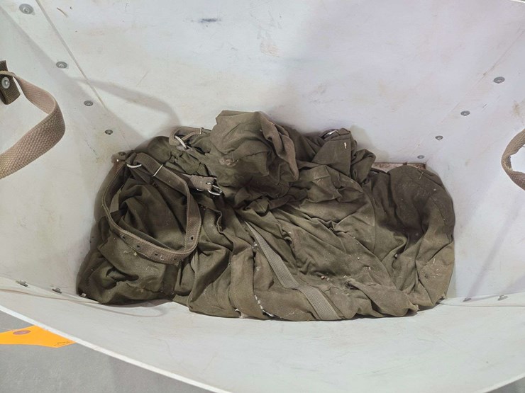 (2)-boxes-of-hay-sacks-with-leads-and-rope-image-5