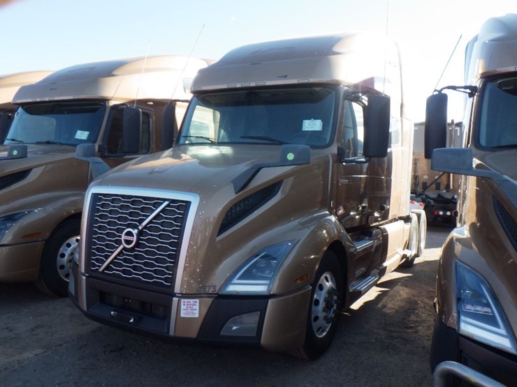 2022-volvo-vnl-760-image-1