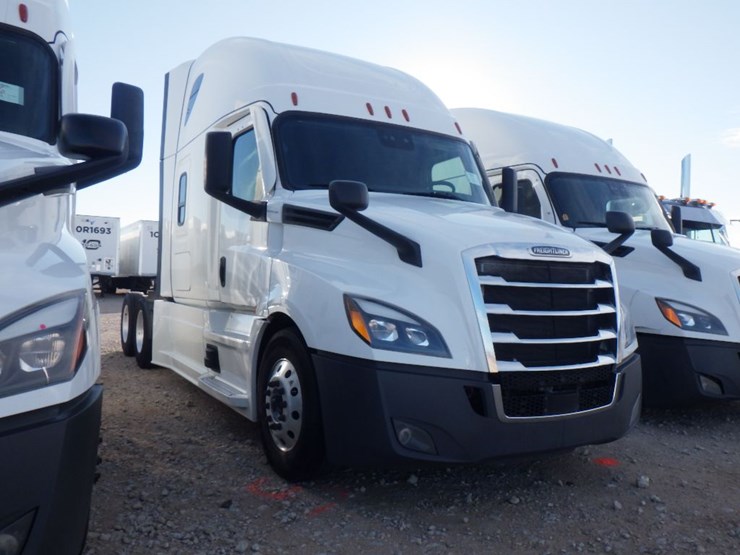 2022-freightliner-cascadia-126-image-3