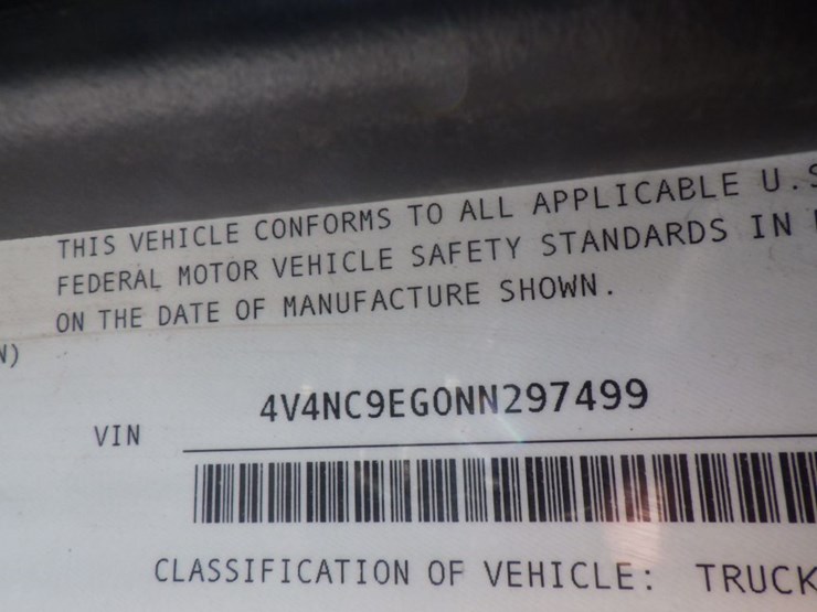 2022-volvo-vnl-300-image-18