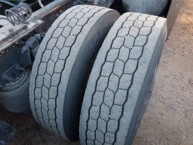 2023-freightliner-cascadia-126-image-8