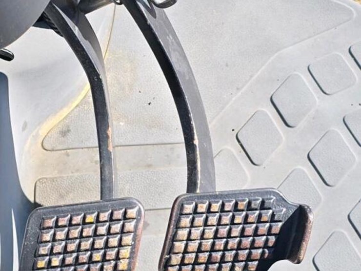 2007-new-holland-tn85a-image-24