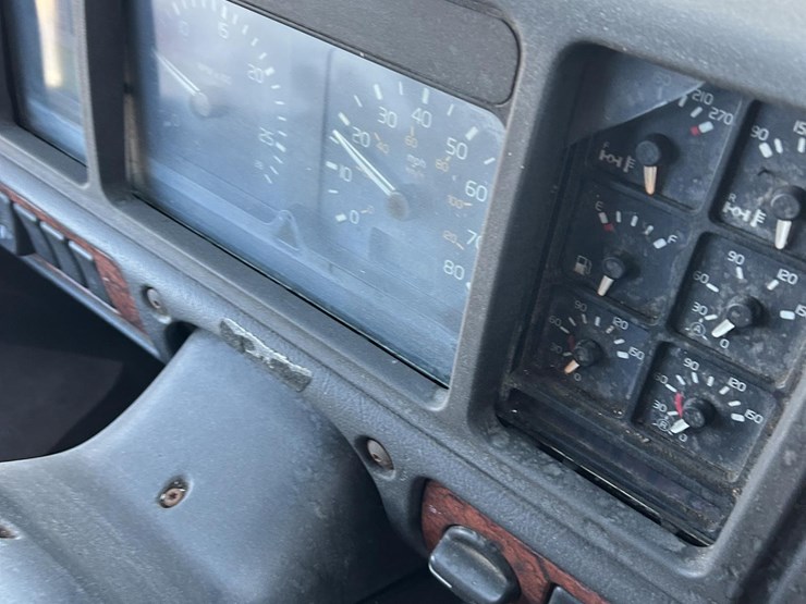 1999-volvo-vnl64t770-image-18