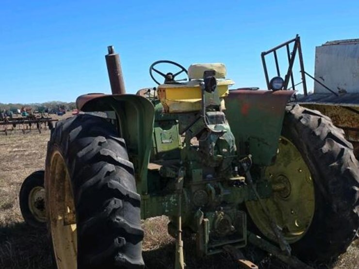 john-deere-3010-image-4