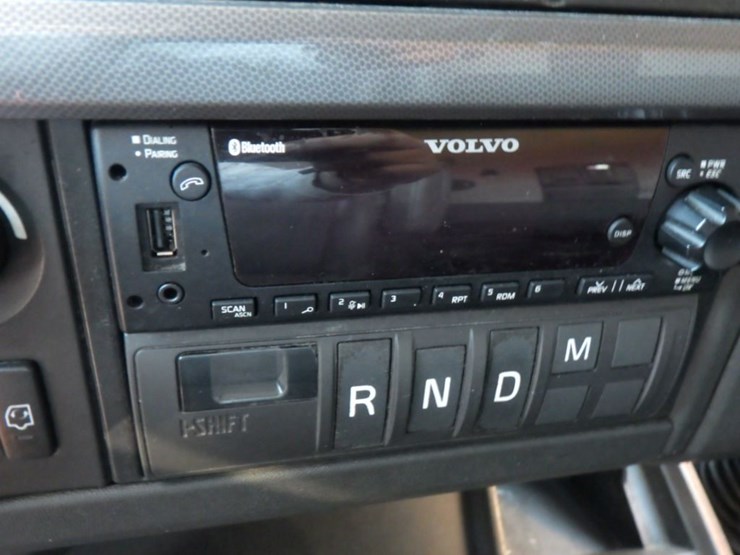 2022-volvo-vnl-760-image-18