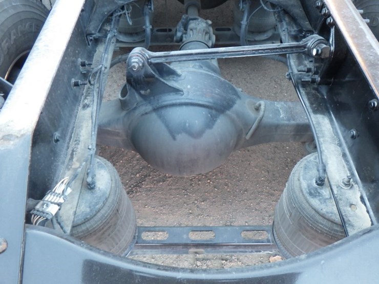 2023-volvo-vnl-760-image-9