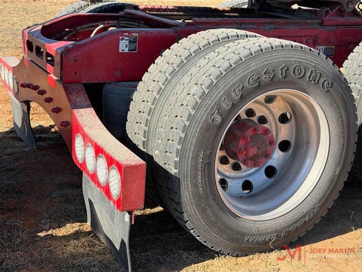 2021-peterbilt-389-image-23