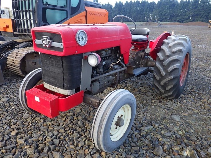 massey-ferguson-tractor-image-1