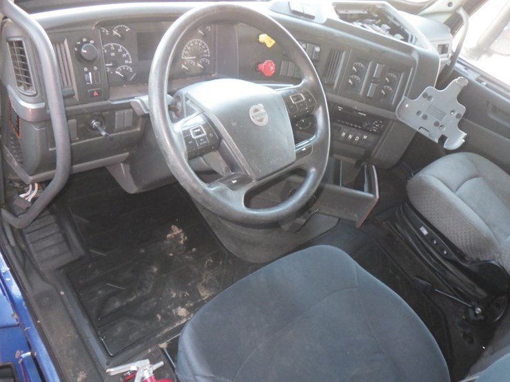2020-volvo-vnl-760-image-14