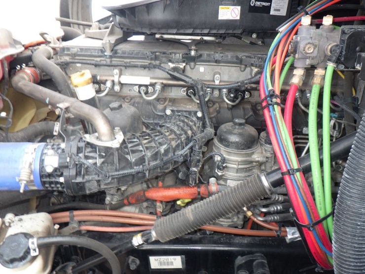 2022-freightliner-cascadia-126-image-23