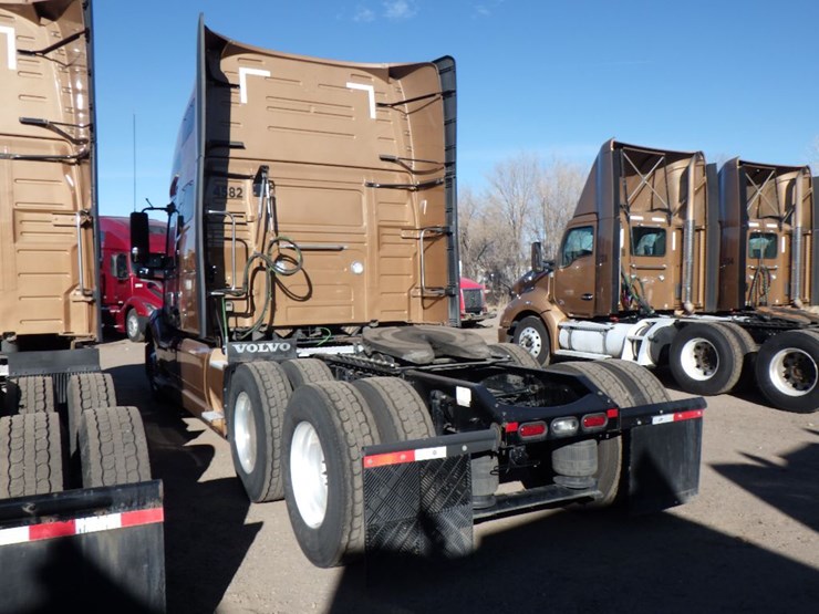 2022-volvo-vnl-760-image-14