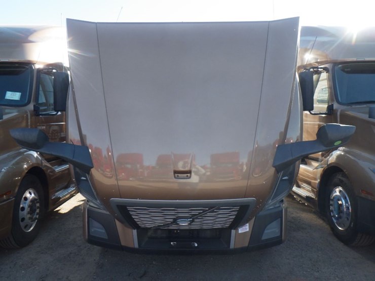 2022-volvo-vnl-760-image-24