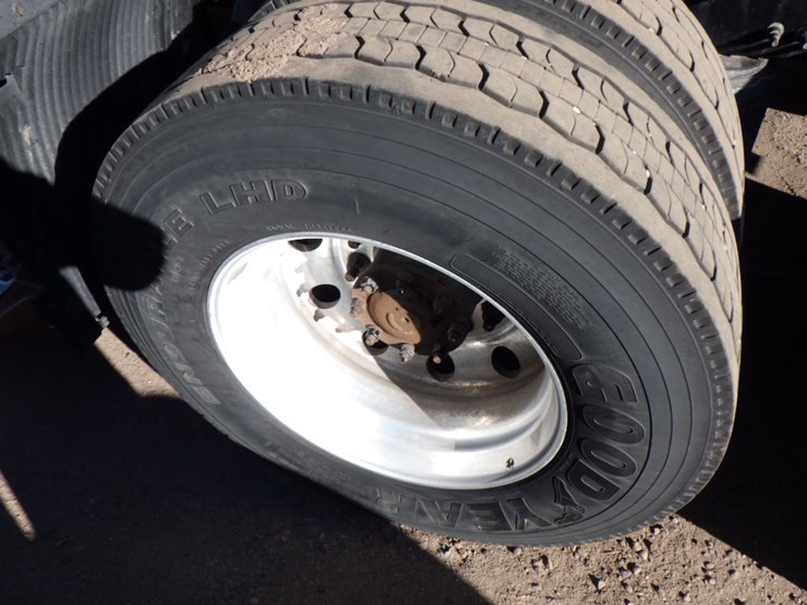 2022-volvo-vnl-760-image-16