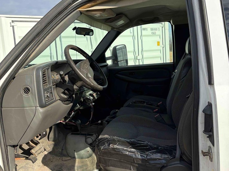 2006-chevrolet-2500hd-image-12