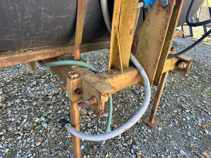 #35802-•-200-gallon-22'-3pt-sprayer-image-11