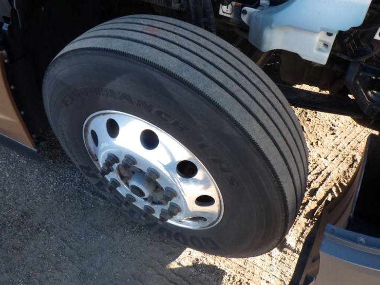 2024-kenworth-t680-image-28