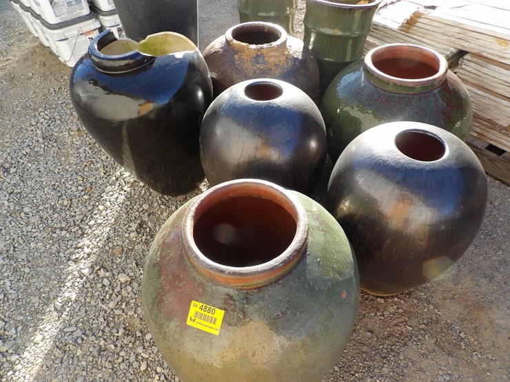 #4880-•-**lot-of-(8)-landscaping-pots-image-1