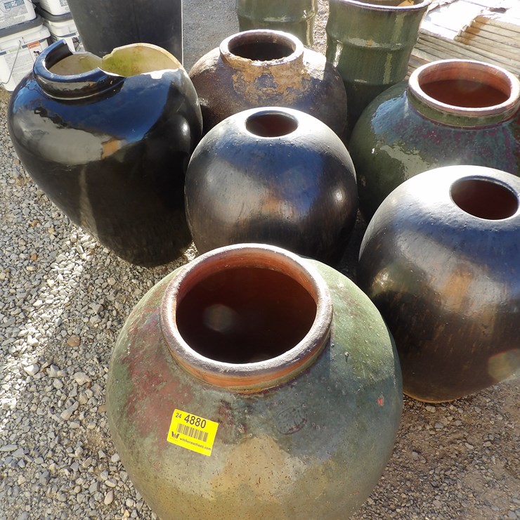 #4880 • **Lot of (8) Landscaping Pots