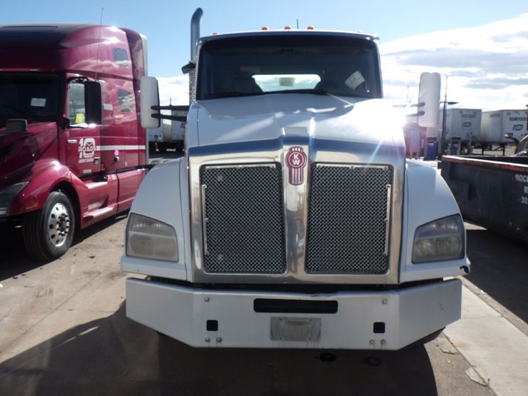 2016-kenworth-t880-image-2