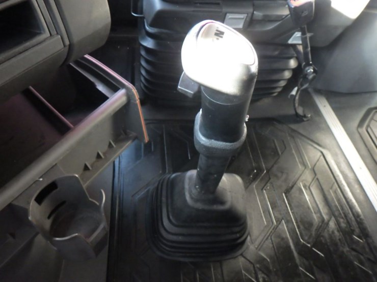 2020-volvo-vnl-760-image-18