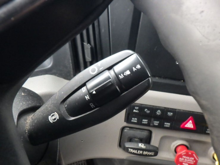 2022-freightliner-cascadia-126-image-19