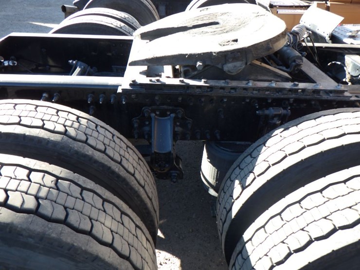 2022-volvo-vnl-760-image-7