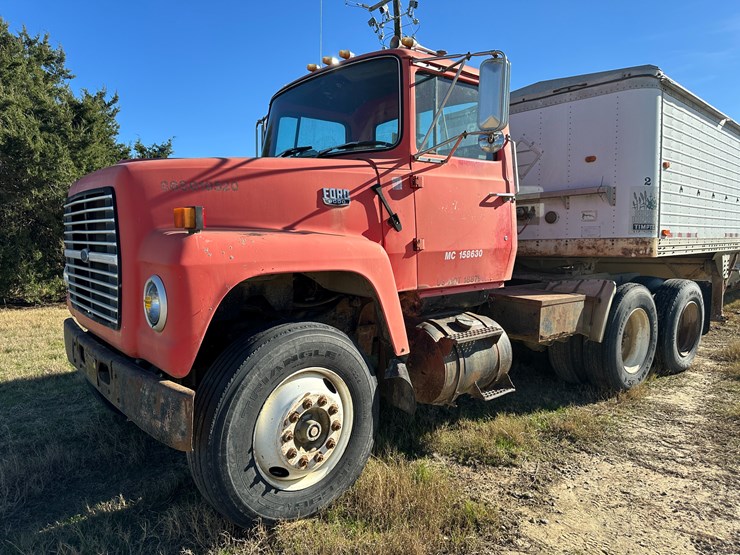 1974-ford-9000-image-1