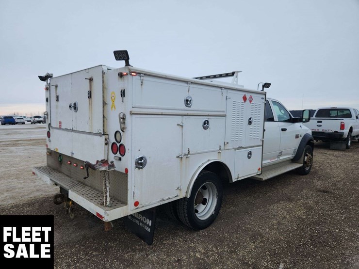 2012-ram-5500-4x4-s/a-service-truck-image-4