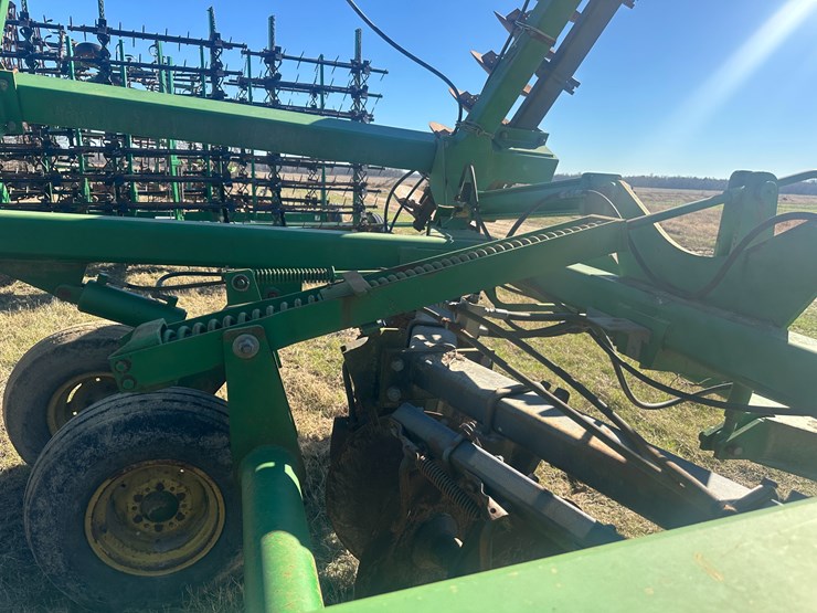 john-deere-32-image-41