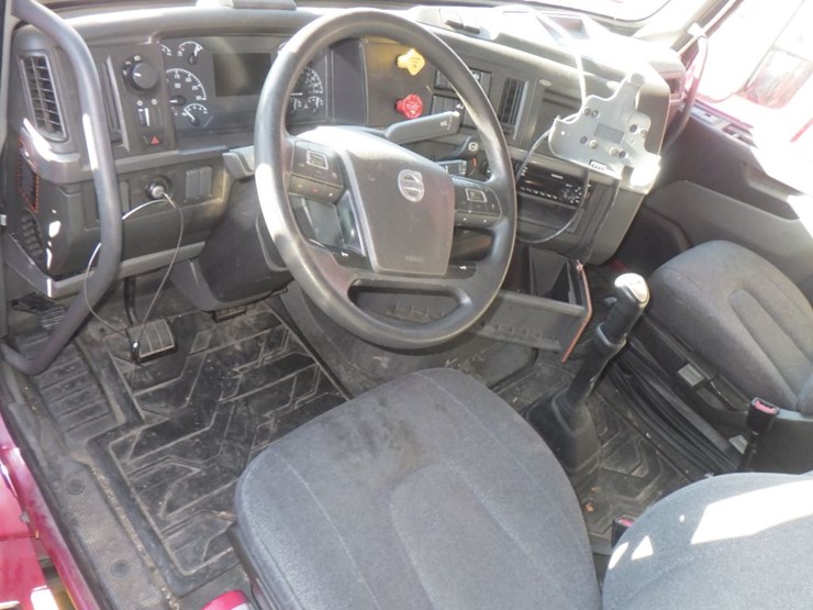 2020-volvo-vnl-760-image-14